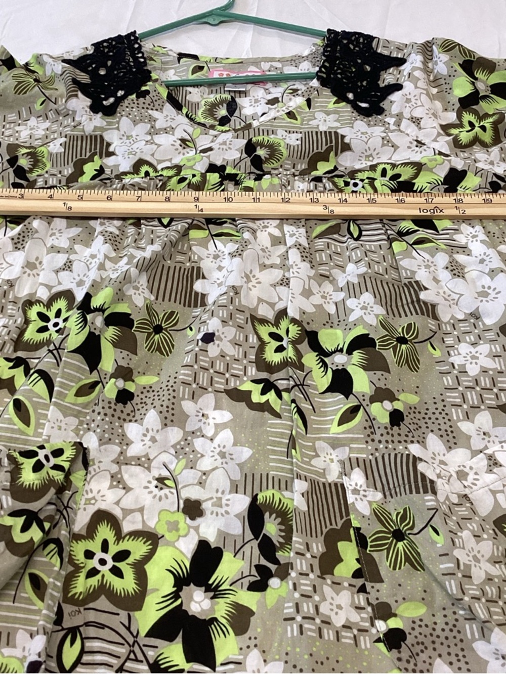 KOI V-Neck Scrub Top with Crochet Shoulders AND PLEATED BODICE. - Picture 7 of 11
